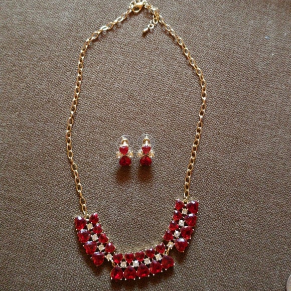 New red and gold tone Necklace earring set - Picture 2 of 4